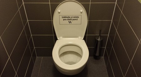 Úklid záchodů ve Walzlovce